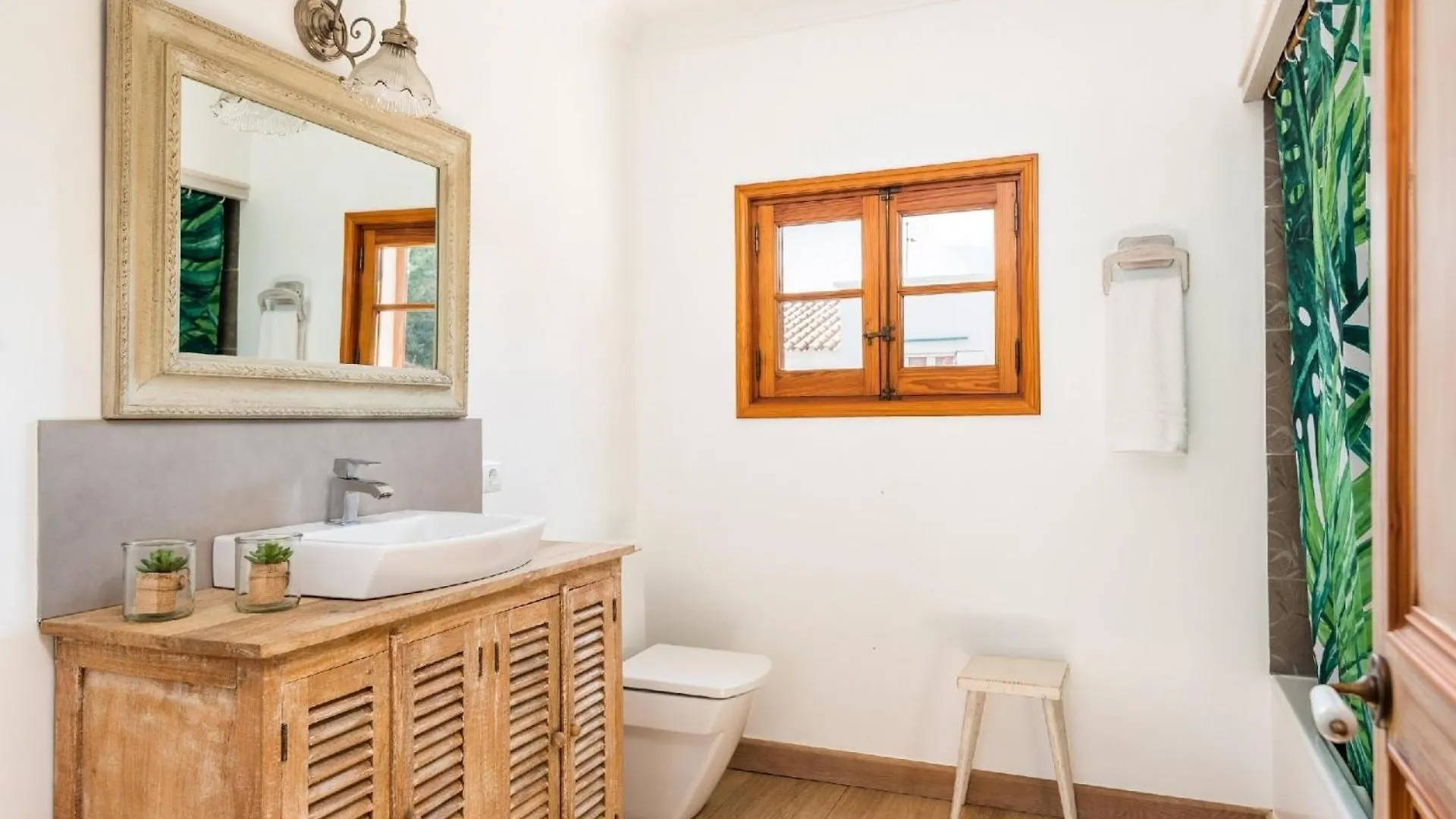 Hébergement de vacances Ferienhaus Mit Privatpool Fuer 7 Personen Ca 150 Qm In Torre Del Ram, Menorca Westkueste Von Menorca Cala'N Blanes  Espagne